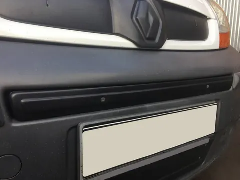 Зимова середня накладка на решітку (зверху номера) 2001-2007, Матова для Renault Trafic рр — Renault Trafic 2001–2015 гг. DianaParts