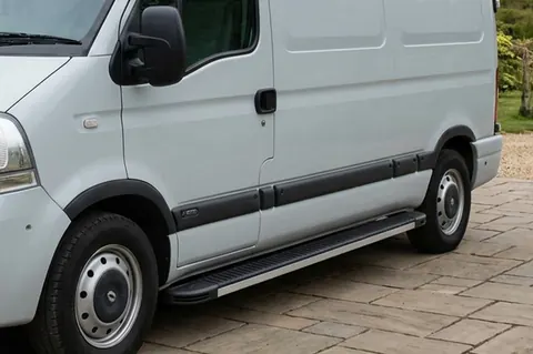 Бокові пороги Maya V1 (2 шт., алюміній) Середня база для Opel Movano 2004-2010 рр — Opel Movano 2004-2010 гг. DianaParts