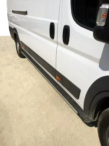 Бокові пороги Maya (2 шт., алюміній) Середня база для Fiat Ducato 2006-2025 рр — Fiat Ducato 2006-2025 гг. DianaParts