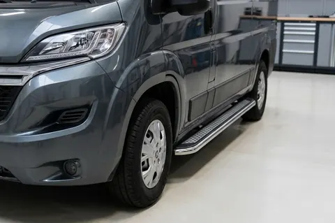 Бокові пороги Maydos V2 (2 шт., алюміній -2026 нерж) Коротка база для Citroen Jumper 2007-2025 рр — Citroen Jumper 2007-2025 гг. DianaParts