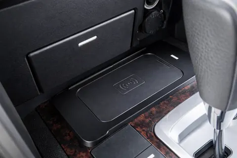 Комплект бездротової зарядки телефону (2007-2015) для Toyota Land Cruiser 200 рр — Toyota Land Cruiser 200 2007-2021 гг. DianaParts