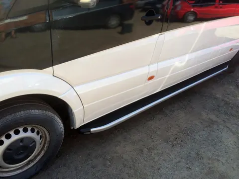 Бокові пороги Fullmond (2 шт., алюм) Середня база - задній привод для Mercedes Sprinter W907/W910 2018- рр — Mercedes Sprinter W907/W910 2018- гг. DianaParts