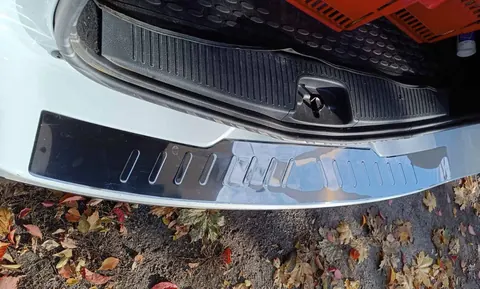 Накладка на задній бампер Carmos (нерж) для Dacia Logan MCV 2013-2020 рр — Dacia Logan MCV 2013-2020 гг. DianaParts