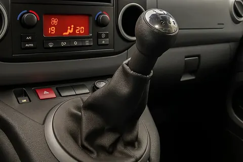 Чохол на важіль КПП (шкіра) для Citroen Berlingo 2008-2018 рр — Citroen Berlingo 2008-2018 гг. DianaParts