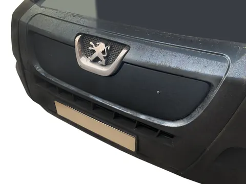 Зимова решітка (2006-2014) Глянцева для Peugeot Boxer рр — Peugeot Boxer 2006-2025 гг. DianaParts