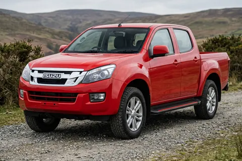 Бокові пороги Maya Red (2 шт., Алюміній) для Isuzu D-Max 2011-2019 рр — Isuzu D-Max 2011-2019 гг. DianaParts