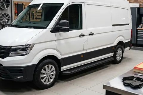Бокові пороги Allmond Black (2 шт., алюміній) Середня база для Volkswagen Crafter 2016- рр — Volkswagen Crafter 2016- гг. DianaParts