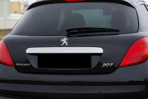 Накладка над номером (нерж) для Peugeot 207 2006-2014 рр — Peugeot 207 2006–2014 гг. DianaParts