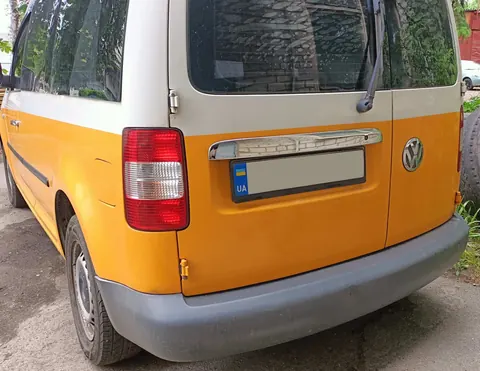 Накладка над номером (2 дверні, нерж) Напис Caddy, Carmos - Турецька сталь для Volkswagen Caddy 2010-2015 рр — Volkswagen Caddy 2010-2015 гг. DianaParts