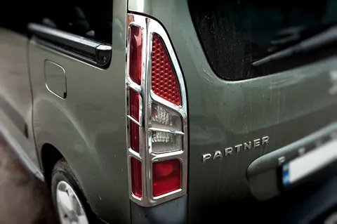 Накладка на стопи Кутові (2шт, пласт) для Citroen Berlingo 2008-2018 рр — Citroen Berlingo 2008-2018 гг. DianaParts