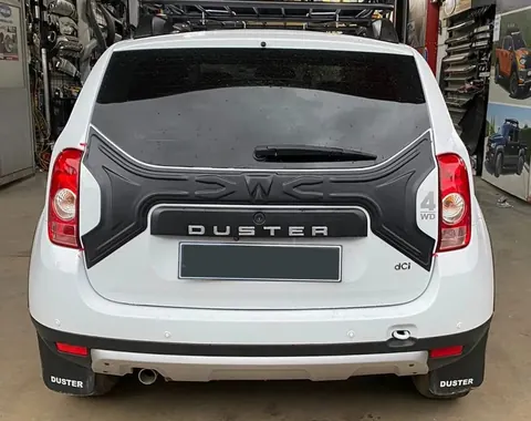 Пластикова накладка на кришку багажника для Renault Duster 2008-2017 рр — Renault Duster 2008–2017 гг. DianaParts