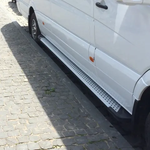 Бокові пороги Allmond Grey (2 шт., алюм.) Середня база - задній привід для Mercedes Sprinter W907/W910 2018- рр — Mercedes Sprinter W907/W910 2018- гг. DianaParts