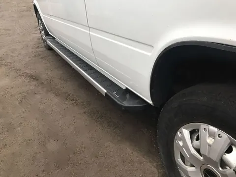 Бокові пороги RedLine V1 (2 шт., алюміній) Довга база для Volkswagen LT 1995-2006 рр — Volkswagen LT 1995-2006 гг. DianaParts