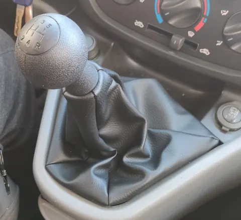 Fiat Doblo 2005-2010 рр. Ручка та чохол КПП ОЕМ 735424356 (чорна) для Fiat Doblo I 2005-2010 рр — Fiat Doblo I 2005-2010 гг. DianaParts