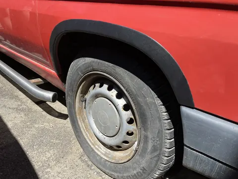 Накладки на арки (4 шт, чорні) ABS пластик для Mercedes Vito W638 1996-2003 рр — Mercedes Vito W638 1996-2003 гг. DianaParts