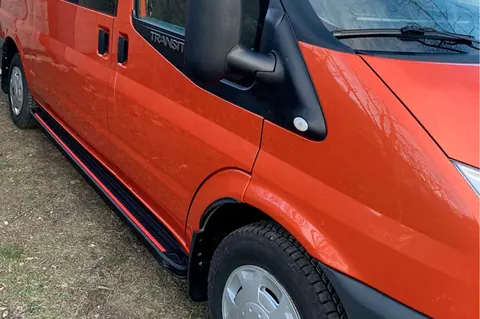 Бокові пороги Maya Red (2 шт., алюміній) L1 (коротка) для Ford Transit 2000-2014 рр — Ford Transit 2000–2014 гг. DianaParts