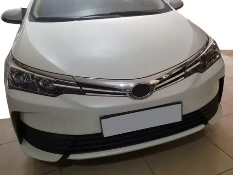 Накладки на решітку радіатора (2017-2019, нерж.) для Toyota Corolla рр — Toyota Corolla 2013-2019 гг. DianaParts