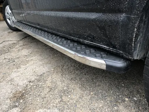 Бокові пороги BlackLine (2 шт, алюміній) Довга база для Volkswagen T5 Caravelle 2004-2010 рр — Volkswagen T5 Caravelle 2004-2010 гг. DianaParts