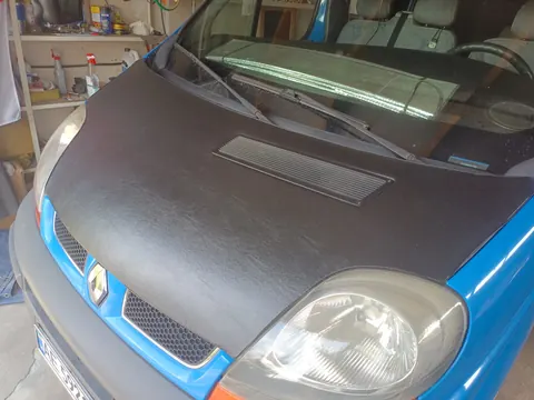 Чохол капота (шкірозамінник) для Renault Trafic 2001-2015 рр — Renault Trafic 2001–2015 гг. DianaParts
