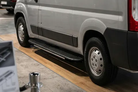 Бокові пороги Bosphorus Grey (2 шт., алюміній) Коротка база для Peugeot Boxer 2006-2025 рр — Peugeot Boxer 2006-2025 гг. DianaParts