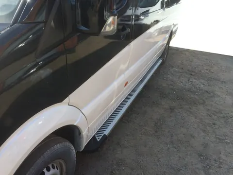 Бокові пороги Line (2 шт, алюміній) Середня база - задній привід для Mercedes Sprinter W907/W910 2018- рр — Mercedes Sprinter W907/W910 2018- гг. DianaParts