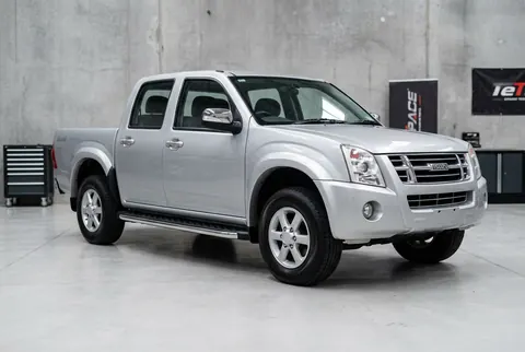 Бокові пороги BlackLine (2007-2012, 2 шт., Алюміній) для Isuzu D-Max рр — Isuzu D-Max 2002-2011 гг. DianaParts