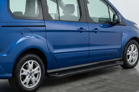 Бокові пороги Allmond Black (2 шт., алюміній) Стандартна база для Ford Connect 2014-2021 рр — Ford Connect 2014-2021 гг. DianaParts