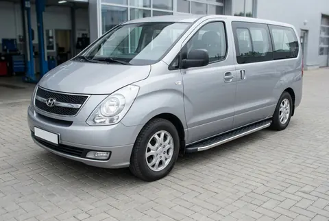 Бокові пороги BlackLine (2 шт., алюм.) для Hyundai H300, H1, Starex 2008-2020 рр — Hyundai H300, H1, Starex 2008-2020 гг. DianaParts