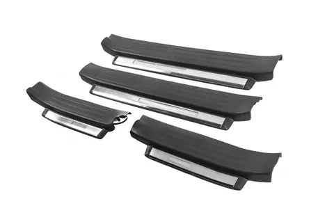 Пороги з підсвічуванням (чорні) для Toyota Land Cruiser Prado 150 2009-2023 рр — Toyota Land Cruiser Prado 150 2009-2023 гг. DianaParts
