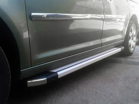 Бокові пороги Rainbow (2 шт., Алюміній) Максі база для Volkswagen Caddy 2010-2015 рр — Volkswagen Caddy 2010-2015 гг. DianaParts