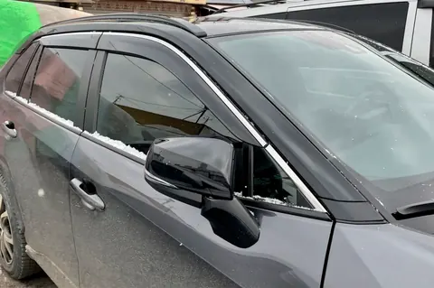 Вітровики з хромованим молдингом (4 шт, HIC) для Toyota Rav 4 2019-2025 рр — Toyota Rav 4 2019–2025 гг. DianaParts