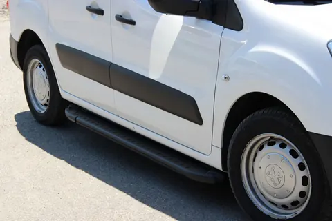 Бокові пороги Allmond Black (2 шт., алюміній) для Peugeot Partner Tepee 2008-2018 рр — Peugeot Partner Tepee 2008-2018 гг. DianaParts