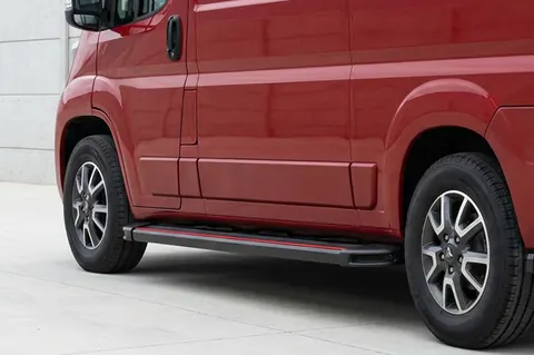 Бокові пороги Maya Red (2 шт., алюміній) Середня база для Opel Movano 2021- рр — Opel Movano 2021- гг. DianaParts