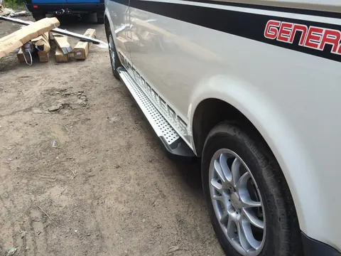 Бокові пороги Allmond Grey (2 шт., алюм) Довга база для Volkswagen T5 Transporter 2003-2010 рр — Volkswagen T5 Transporter 2003-2010 гг. DianaParts