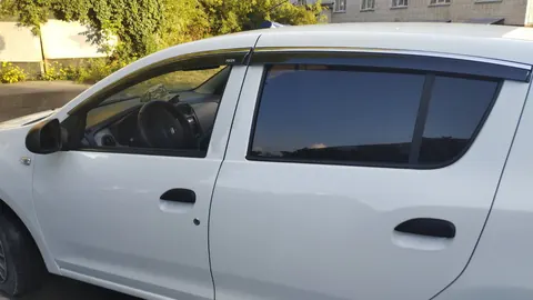 Вітровики з хромованим молдингом HB (4 шт, Niken) для Renault Sandero 2013-2022 рр — Renault Sandero 2013-2022 гг. DianaParts