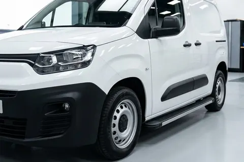 Бокові пороги Maya V1 (2 шт., алюміній) Коротка база для Fiat Doblo III 2023- рр — Fiat Doblo III 2023- гг. DianaParts