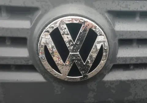 Передній значок (оригінал) для Volkswagen Caddy 2004-2010 рр — Volkswagen Caddy 2004-2010 гг. DianaParts