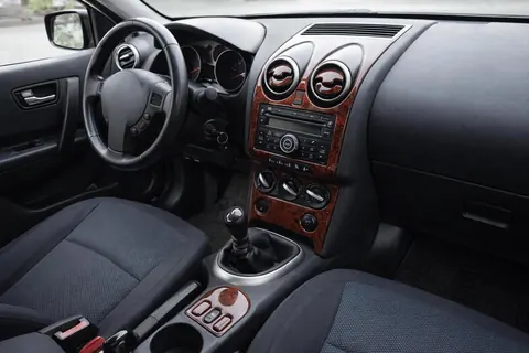 Накладки на панель Карбон для Nissan Qashqai 2007-2010 рр — Nissan Qashqai 2007-2010 гг. DianaParts