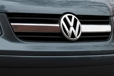 Накладки на решітку по центру (2 шт, нерж) Carmos - Турецька сталь для Volkswagen T5 Transporter 2003-2010 рр — Volkswagen T5 Transporter 2003-2010 гг. DianaParts