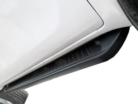 Бокові пороги Allmond Black (2 шт., алюміній) для Toyota Hilux 2015- рр — Toyota Hilux 2015- гг. DianaParts