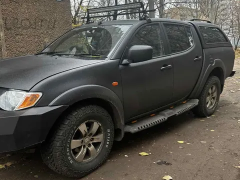 Бокові пороги Dakar V2 з LED (2015-2019, 2 шт, метал) для Mitsubishi L200 рр — Mitsubishi L200 2015-2024 гг. DianaParts