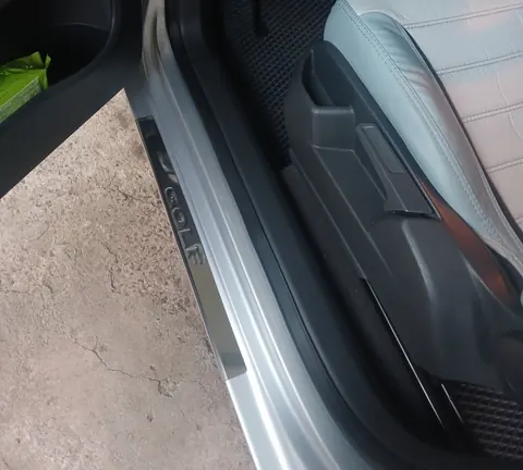 Накладки на пороги Carmos V2 (4 шт, нерж) для Volkswagen Golf 7/E-Golf 2012-2020 рр — Volkswagen Golf 7/E-Golf 2012-2020 гг. DianaParts