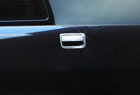 Накладка на ручку багажника (нерж) Carmos - Турецька сталь для Volkswagen Amarok 2010-2022 рр — Volkswagen Amarok 2010-2022 гг. DianaParts