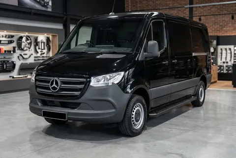 Бокові пороги Allmond Black (2 шт., алюміній) Середня база - задній привід для Mercedes Sprinter W907/W910 2018- рр — Mercedes Sprinter W907/W910 2018- гг. DianaParts