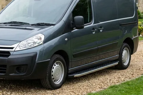 Бокові пороги BlackLine (2 шт, алюміній) Коротка база для Citroen Jumpy 2007-2017 рр — Citroen Jumpy 2007–2017 гг. DianaParts