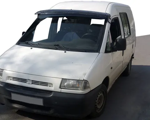 Козирьок на лобове скло (чорний глянець, 5мм) для Citroen Jumpy 1996-2007 рр — Citroen Jumpy 1996-2007 гг. DianaParts